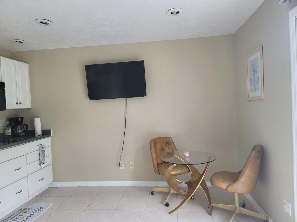 Entire Guesthouse 5 Mins To Siesta Key & Downtown サラソータ エクステリア 写真