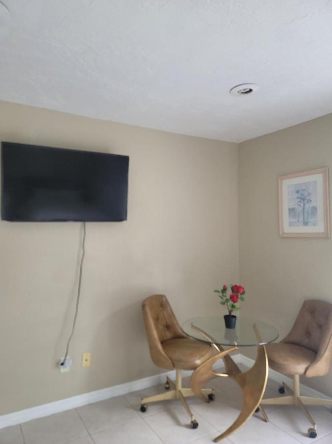Entire Guesthouse 5 Mins To Siesta Key & Downtown サラソータ エクステリア 写真