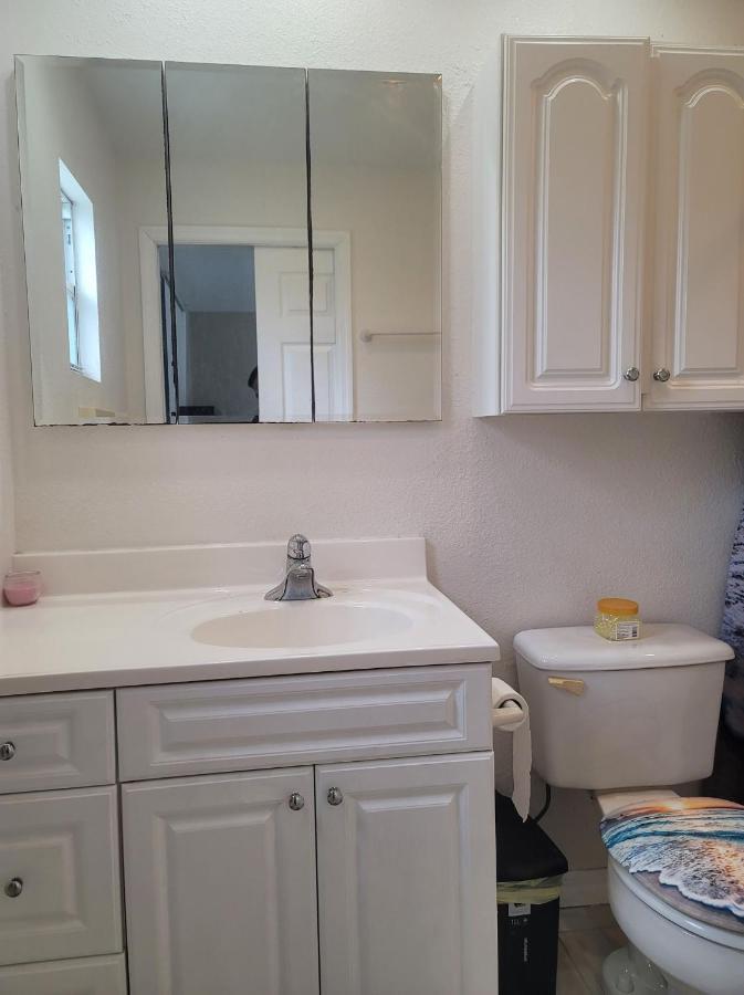 Entire Guesthouse 5 Mins To Siesta Key & Downtown サラソータ エクステリア 写真